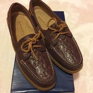 Sperry top sider 2 eye boat shoes. Size 7M. New